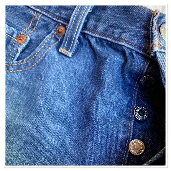 Levi’s 501 Classic Button Fly High Rise Raw Hem Cut Off Jean Shorts Blue 31 - Picture 4 of 11